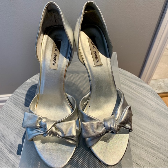 Silver Steve Madden Slip-on Heel w/ Bow Detail - Picture 2 of 2